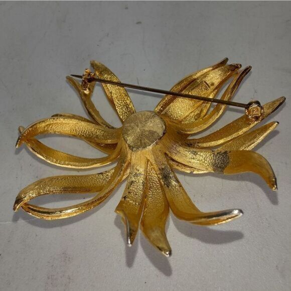 Judy Lee faux pearl designer signed pin‎ - Picture 6 of 7